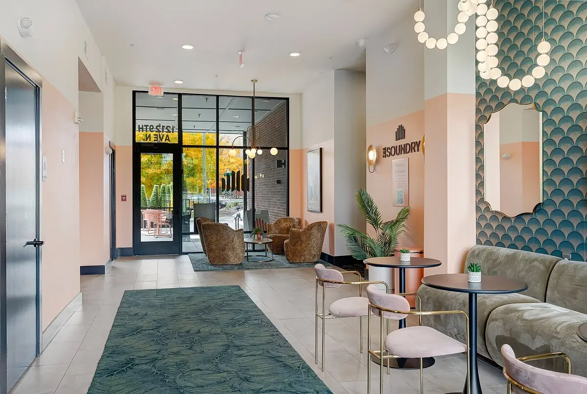 Soundry Double Queen Studio photo 5