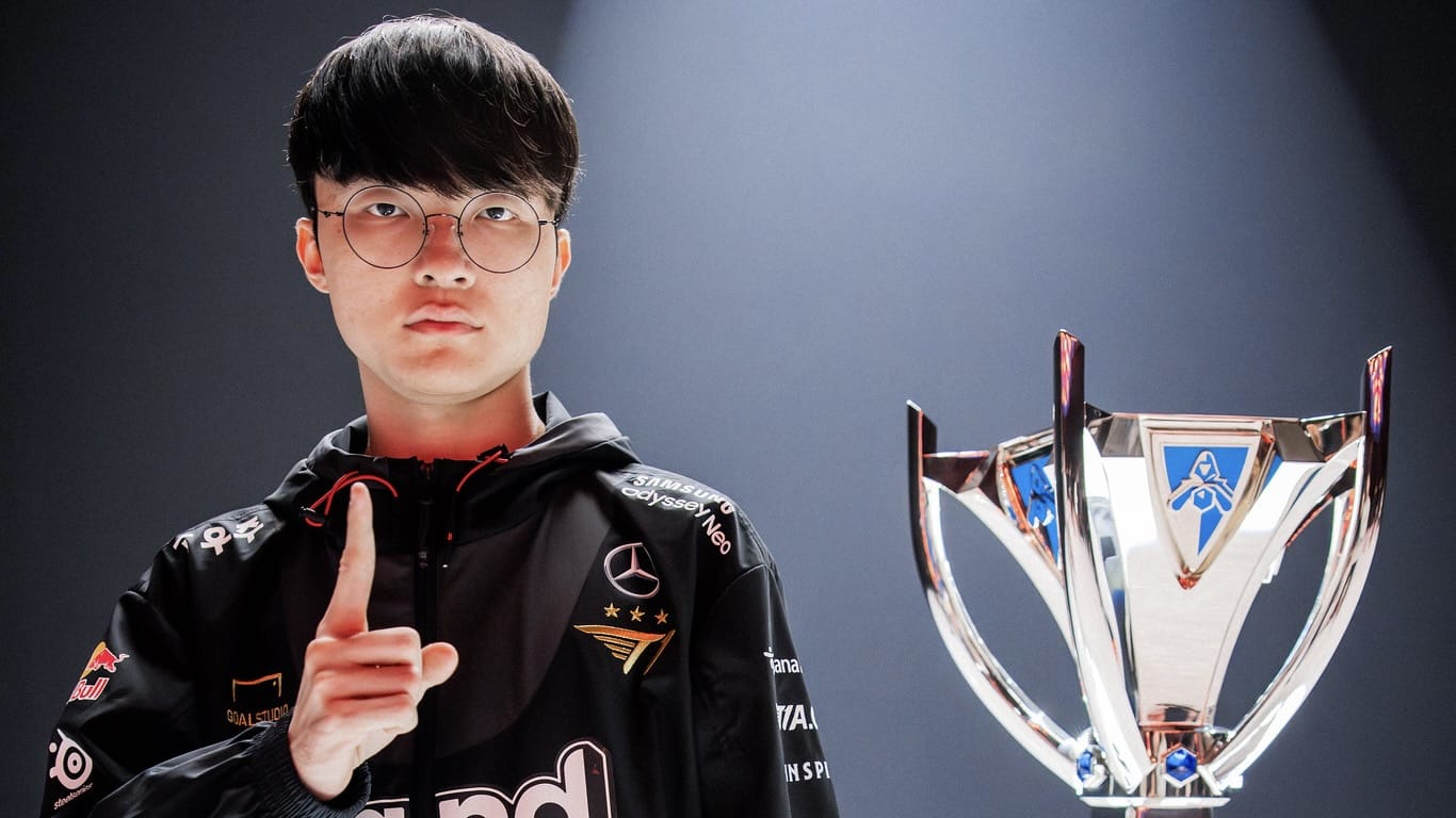 Picture of T1 + Faker won Esports Photograph of the Year : r/leagueoflegends