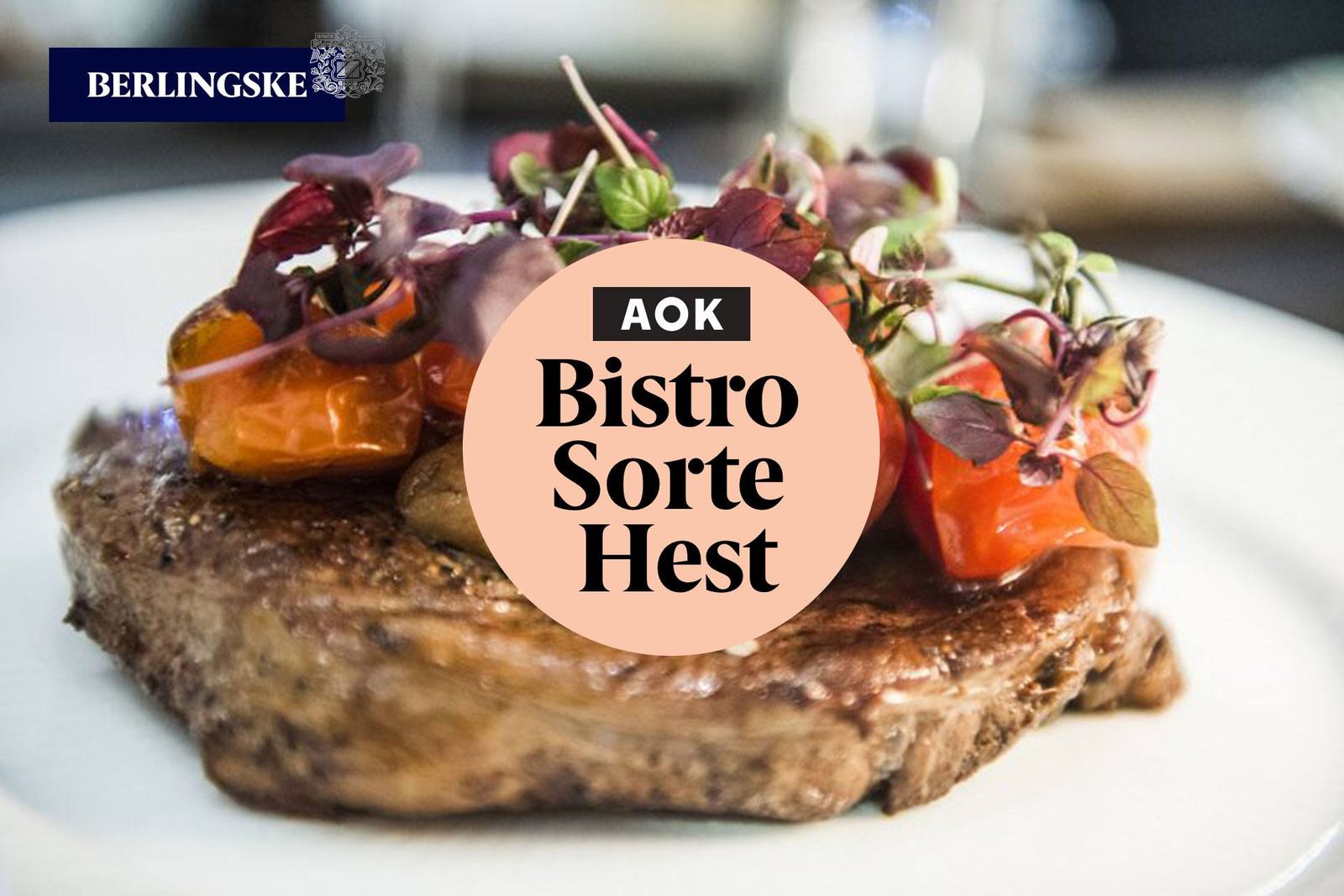 Food fotografi af elegant anrettet ret med carameliseret smør, sprødt brød og friske urter til fransk bistro-menu