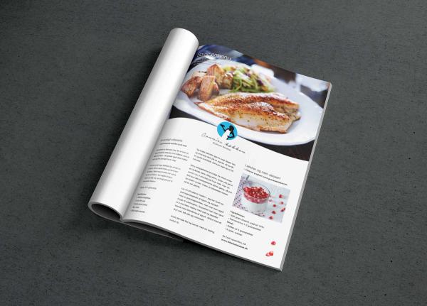 Åbent magasinopslag 'Coronas Køkken' med fiskeret og opskrift — redaktionelt layout og print-design for madmagasin tilknyttet Bibelen & Verden