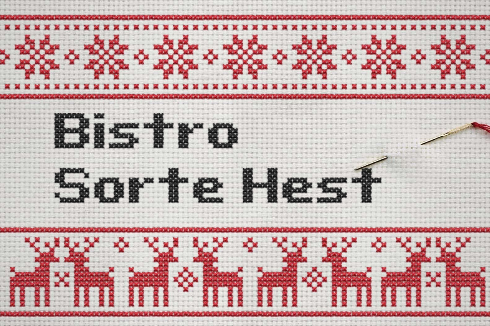 Cross-stitch illustration med "Bistro Sorte Hest" tekst, reinsdyr og schneflokke-motiver til brand visual identity