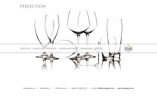 Holmegaard 'Perfection' glaskollektion med vinbriller og karafler på hvid baggrund — webdesign og digital produktplatform for ikonisk dansk designglasbrands