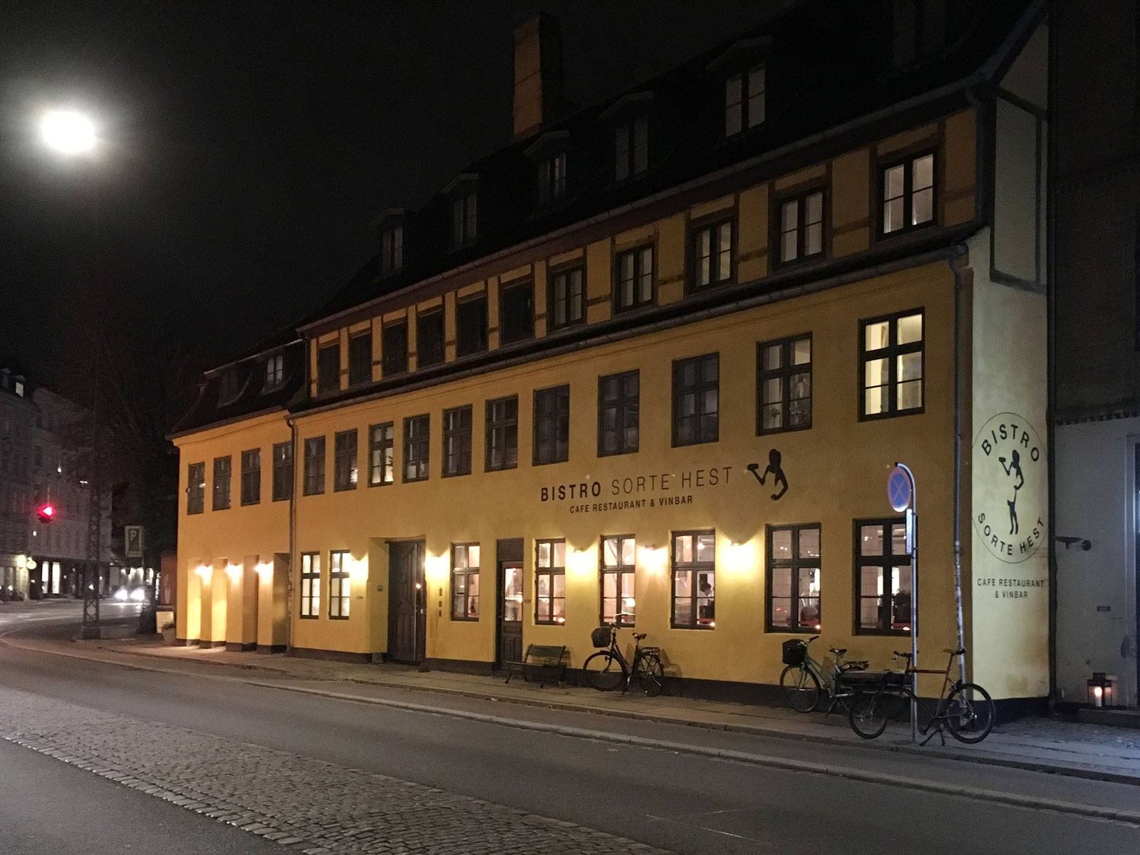 Visuel identitet — Bistro Sorte Hest