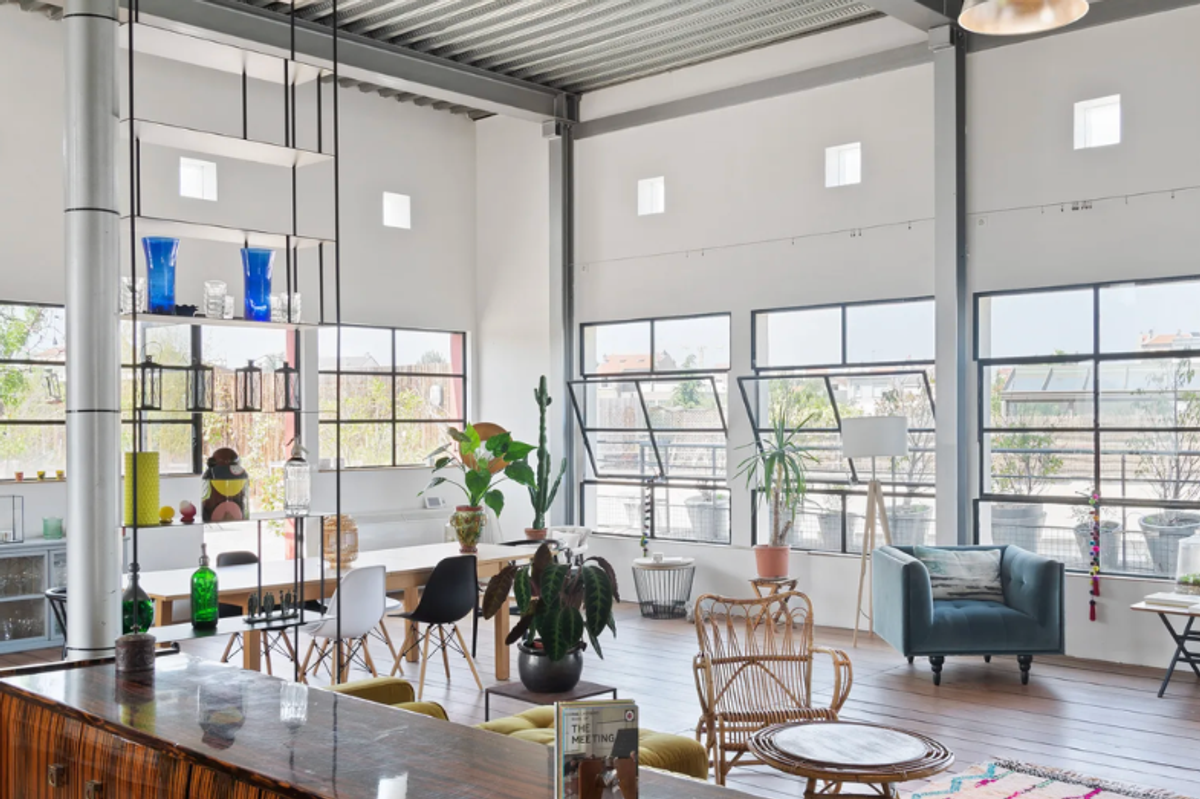officeriders-coworking-esthetique-avec-plantes-et-lumiere