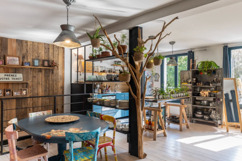 officeriders-espace-de-travail-avec-decoration-en-bois-et-plantes