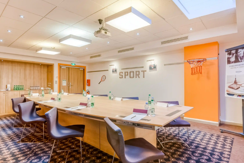 OfficeRiders-salle-de-réunion-sportive