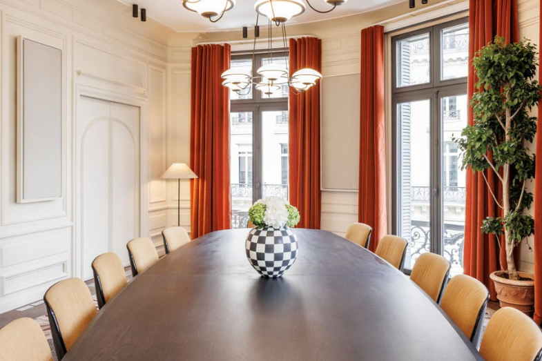 OfficeRiders-Salle-de-réunion-moderne-à-Paris