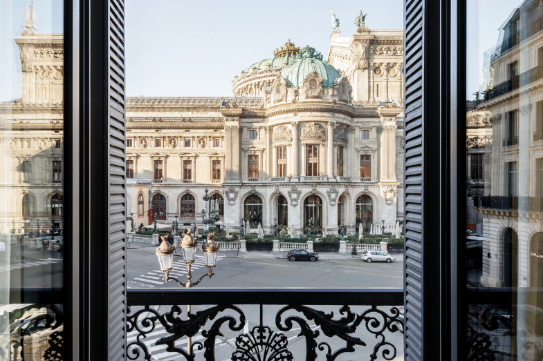 OFFICERIDERS-BUREAU-À-PARIS-AVEC-VUE-SUR-L-OPÉRA