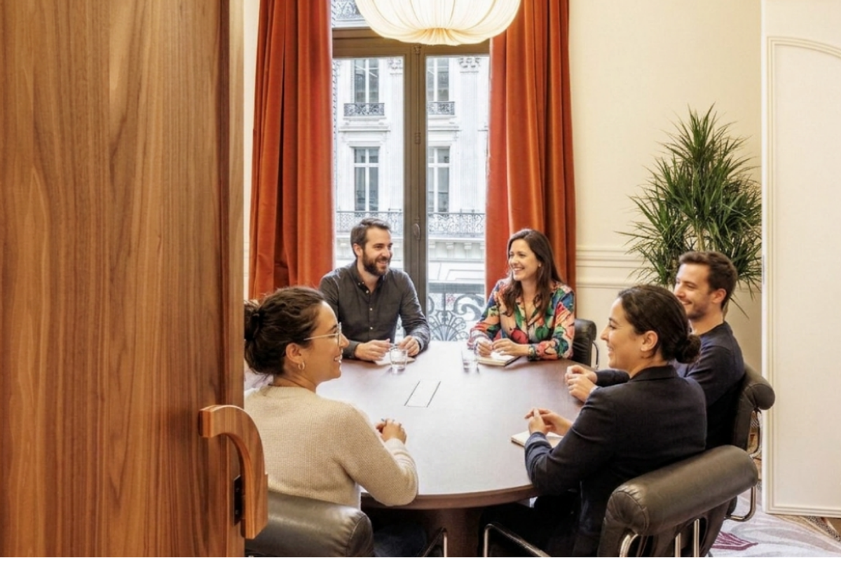 officeriders-salle-reunion-paris-equipe-espace-neutre