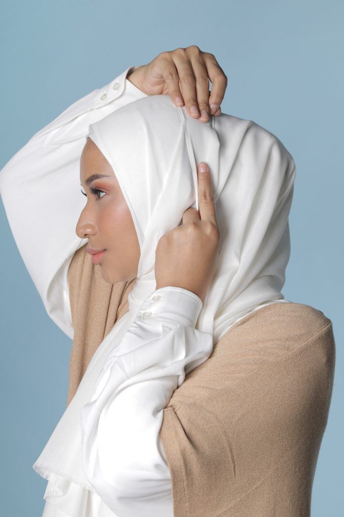 7 Ide Outfit Hijab Kasual Dengan Masker Dan Tutorialnya! | All Things ...