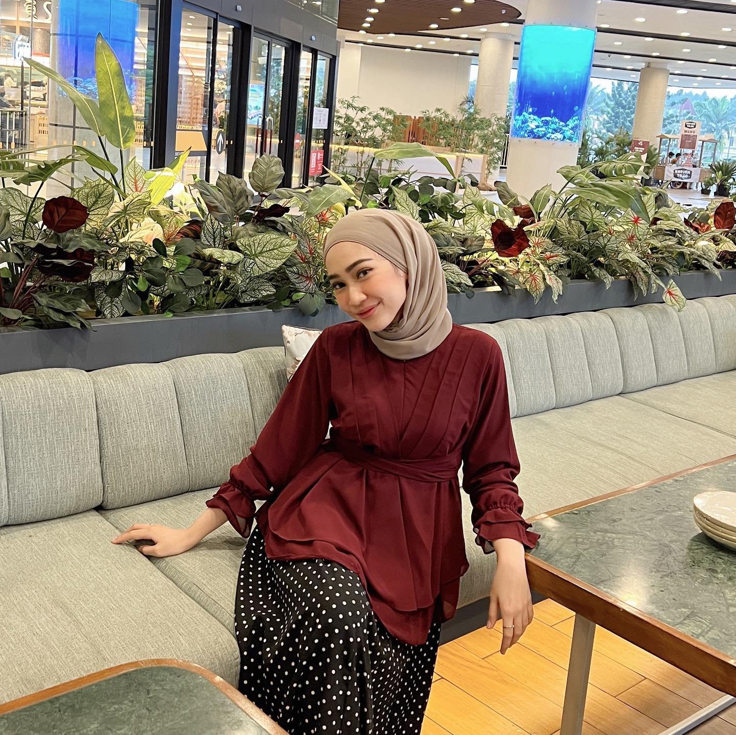 10 Warna Jilbab Yang Cocok Untuk Baju Warna Maroon All Things Beauty