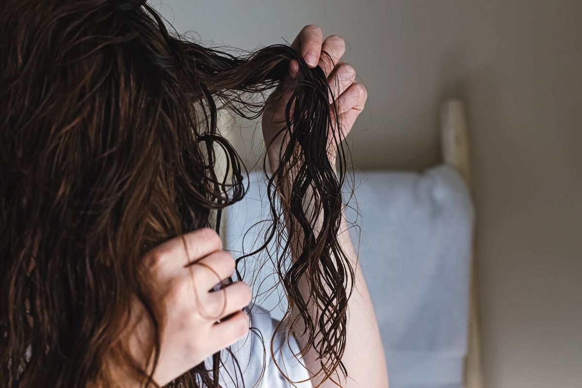 4 dấu hiệu tóc bị cháy nắng và cách phục hồi tóc khô xơ tại nhà