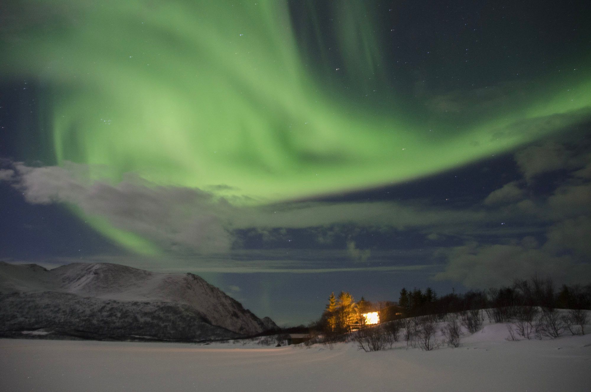 Auroras Boreales en Primavera: La Magia Oculta de Marzo y Abril 2025 en Lofoten e Islandia
