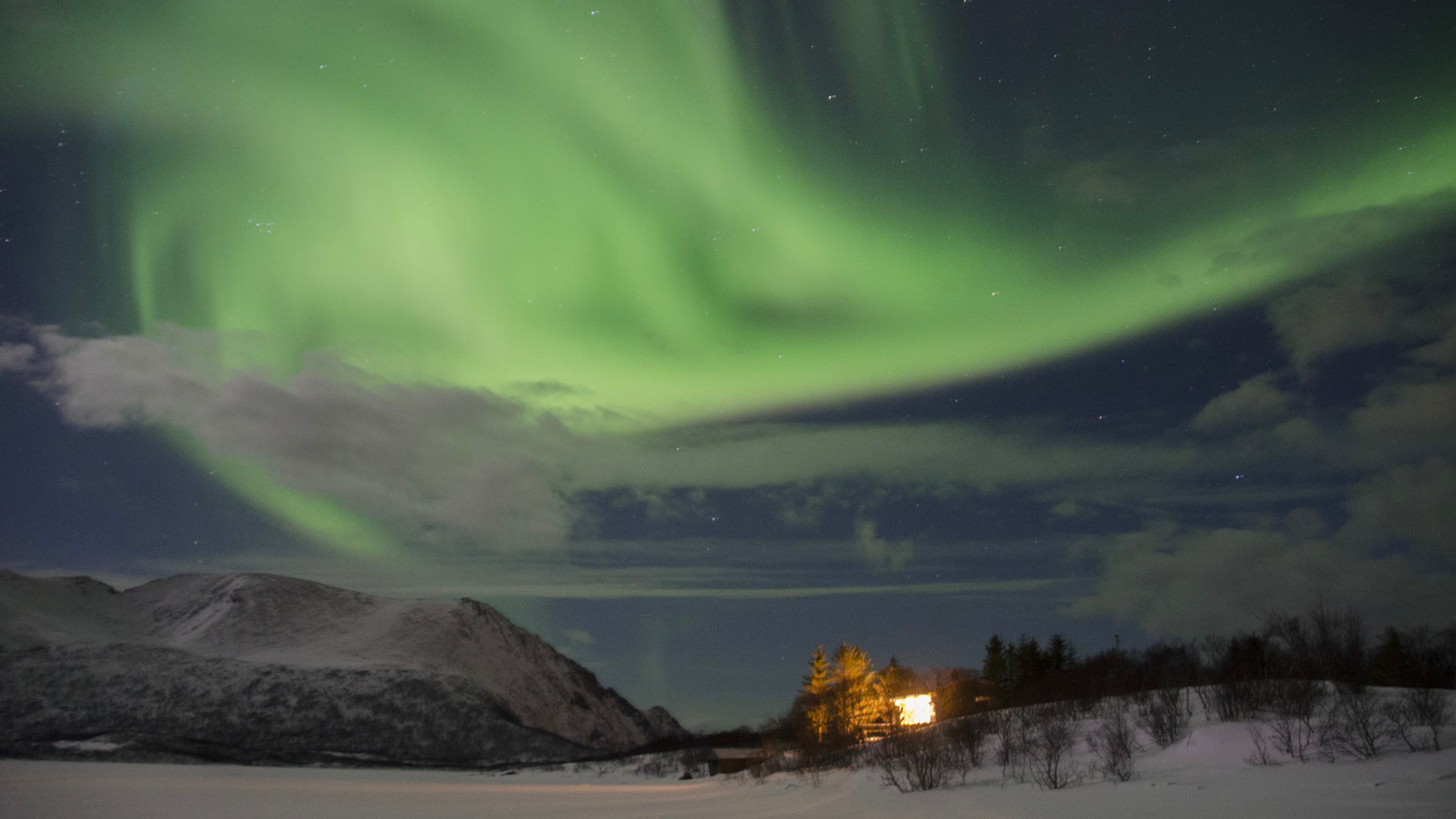 Auroras Boreales en Primavera: La Magia Oculta de Marzo y Abril 2025 en Lofoten e Islandia