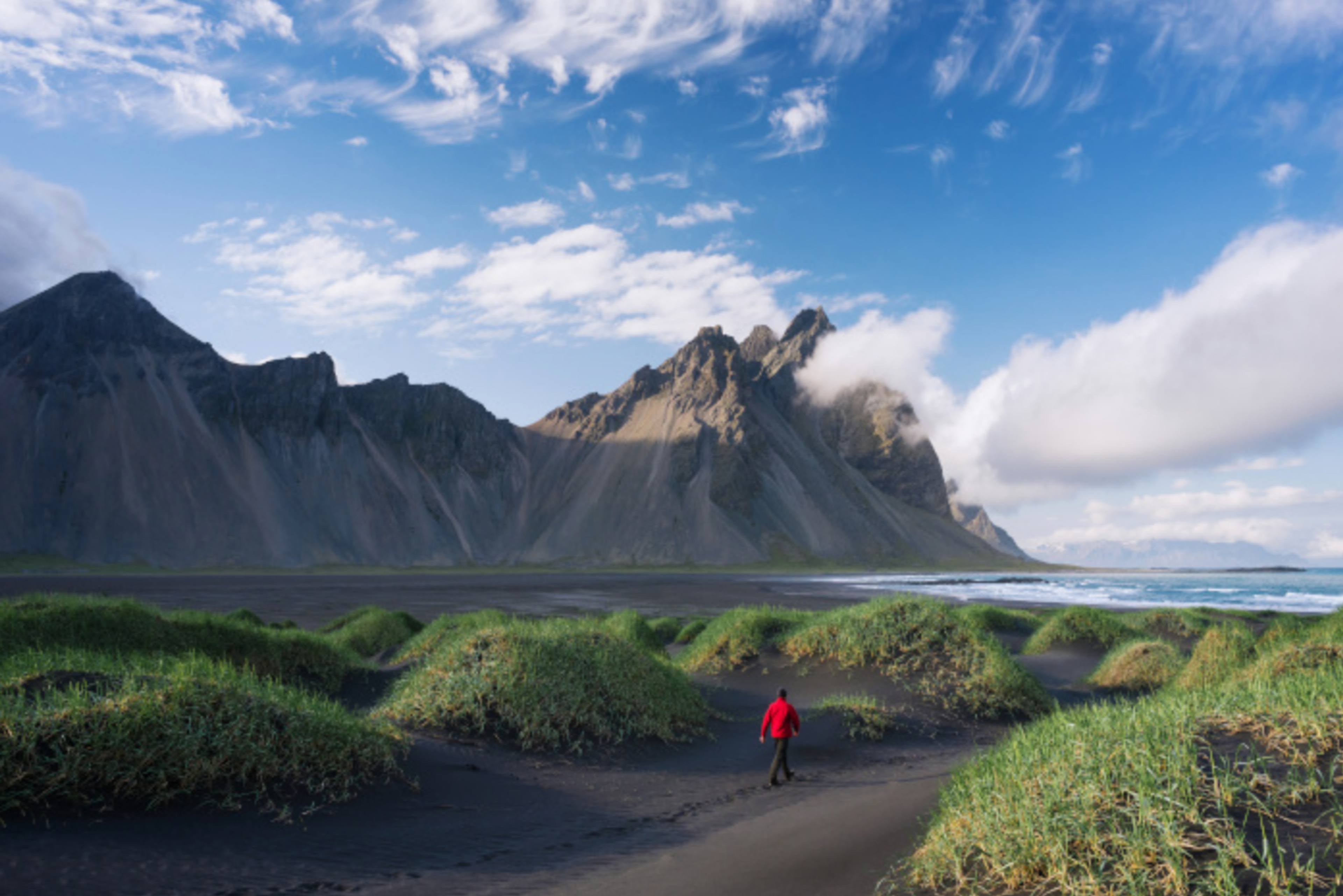 Paisaje de glaciares y cascadas en Islandia completa