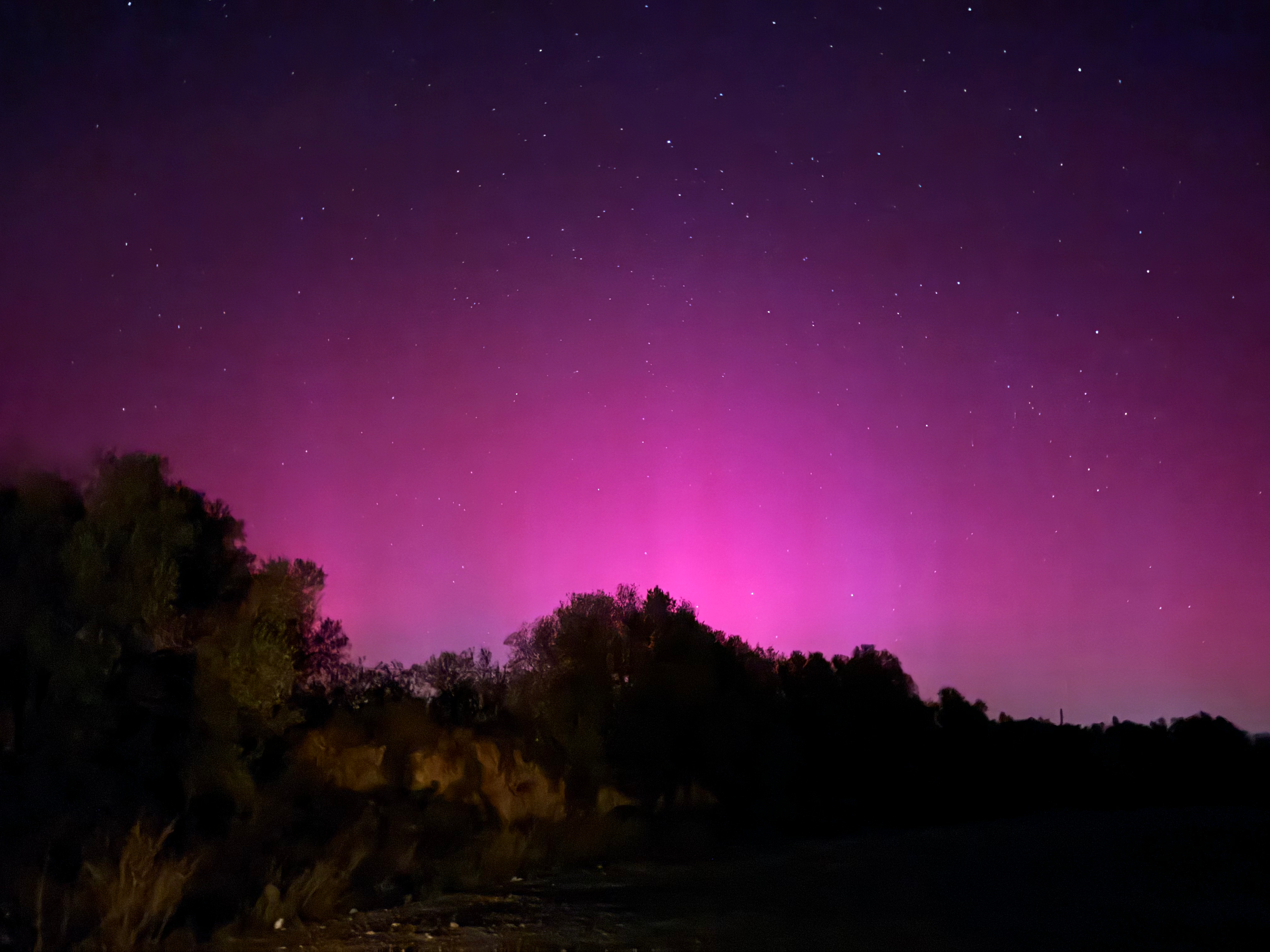 Aurora boreal en la carretera CV-10 dirección Morella. Foto: Fiordo Polar ©
