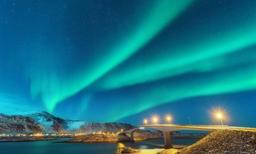 Aurora boreal sobre las Islas Lofoten