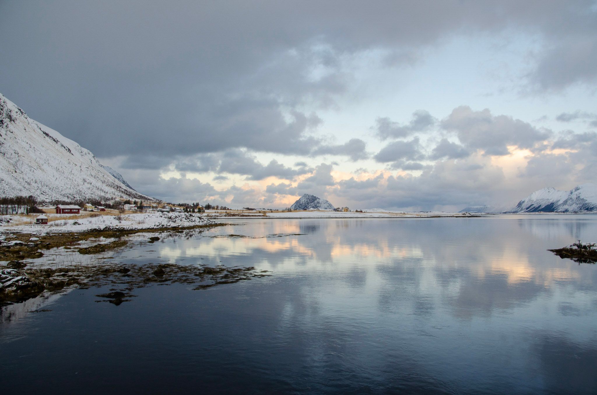 Paisaje de Lofoten en abril