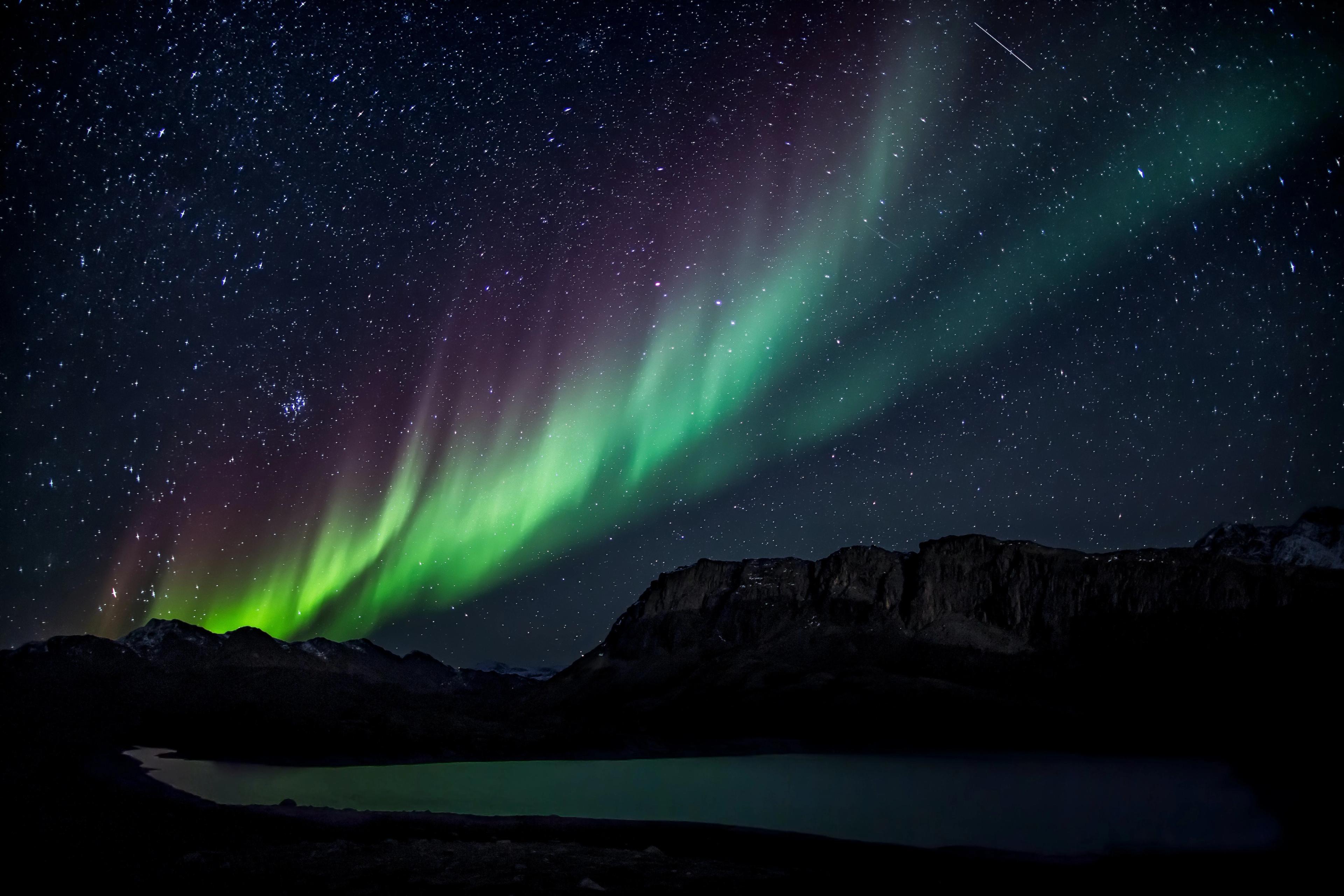 Auroras boreales sobre los fiordos de las Islas Lofoten