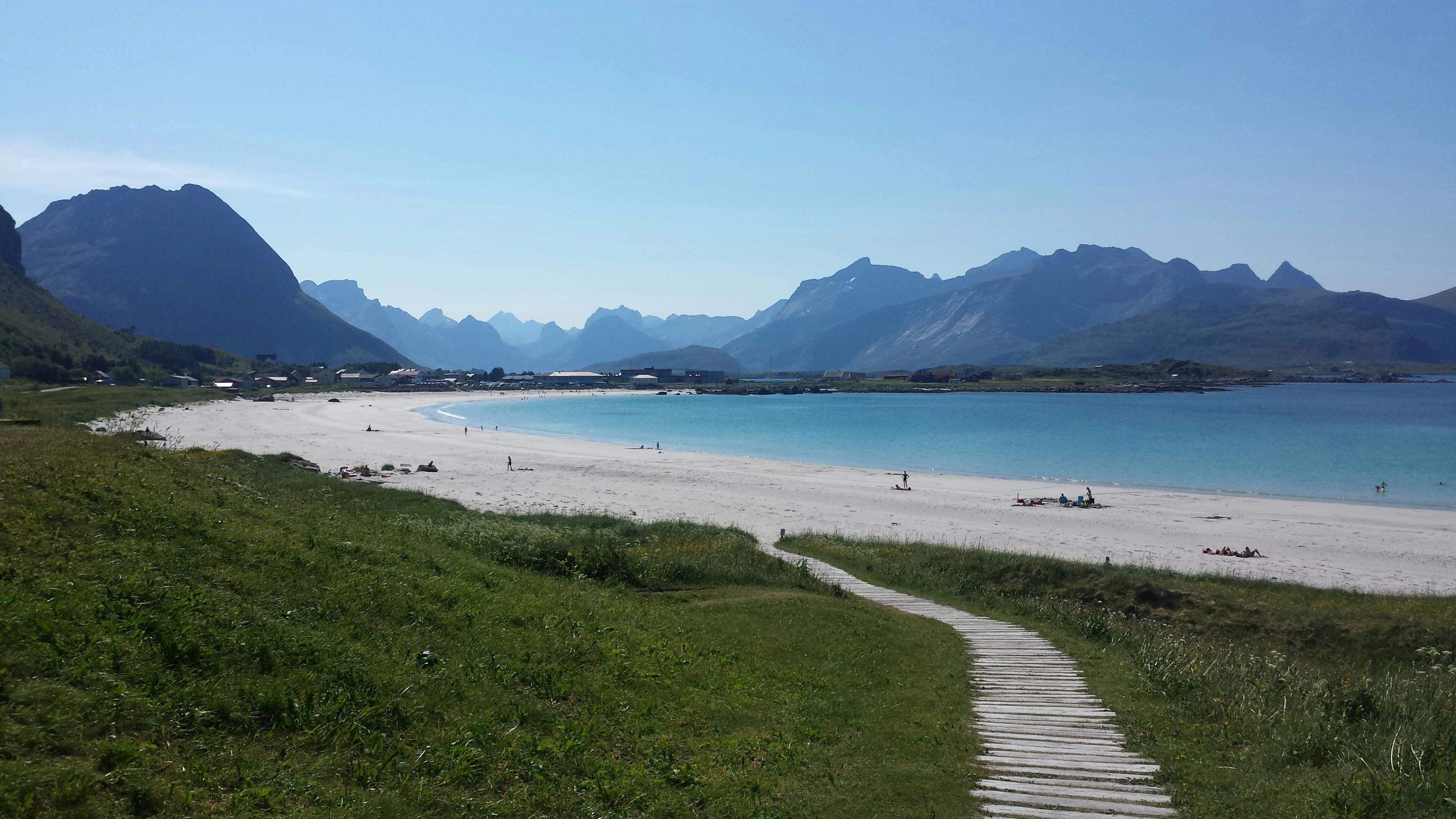 La playa de Ramberg, una de las más bonitas de las Lofoten, con su arena blanca y sus aguas turquesas