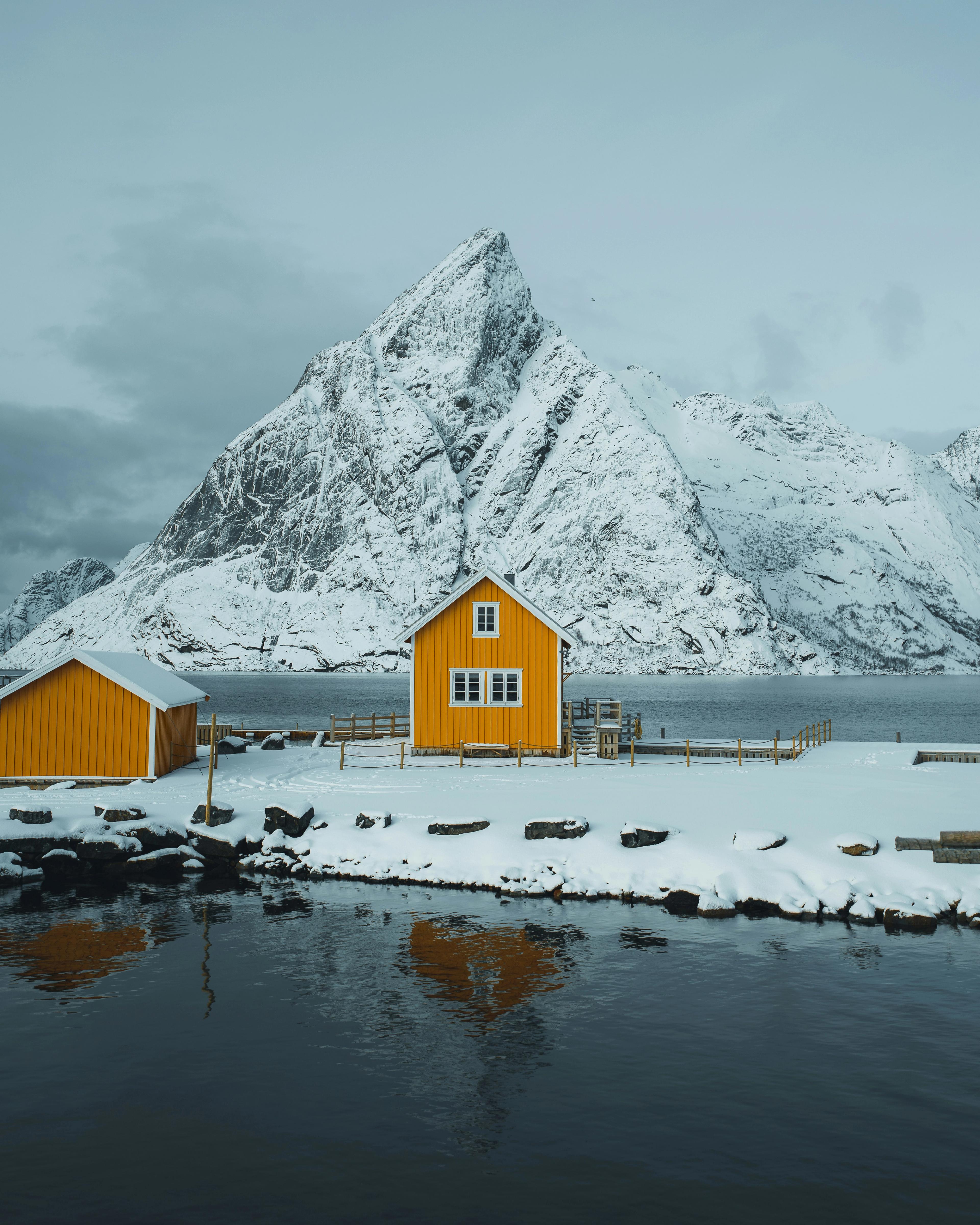 Casa típica del pueblo de Sakrisøy, en las Islas Lofoten
