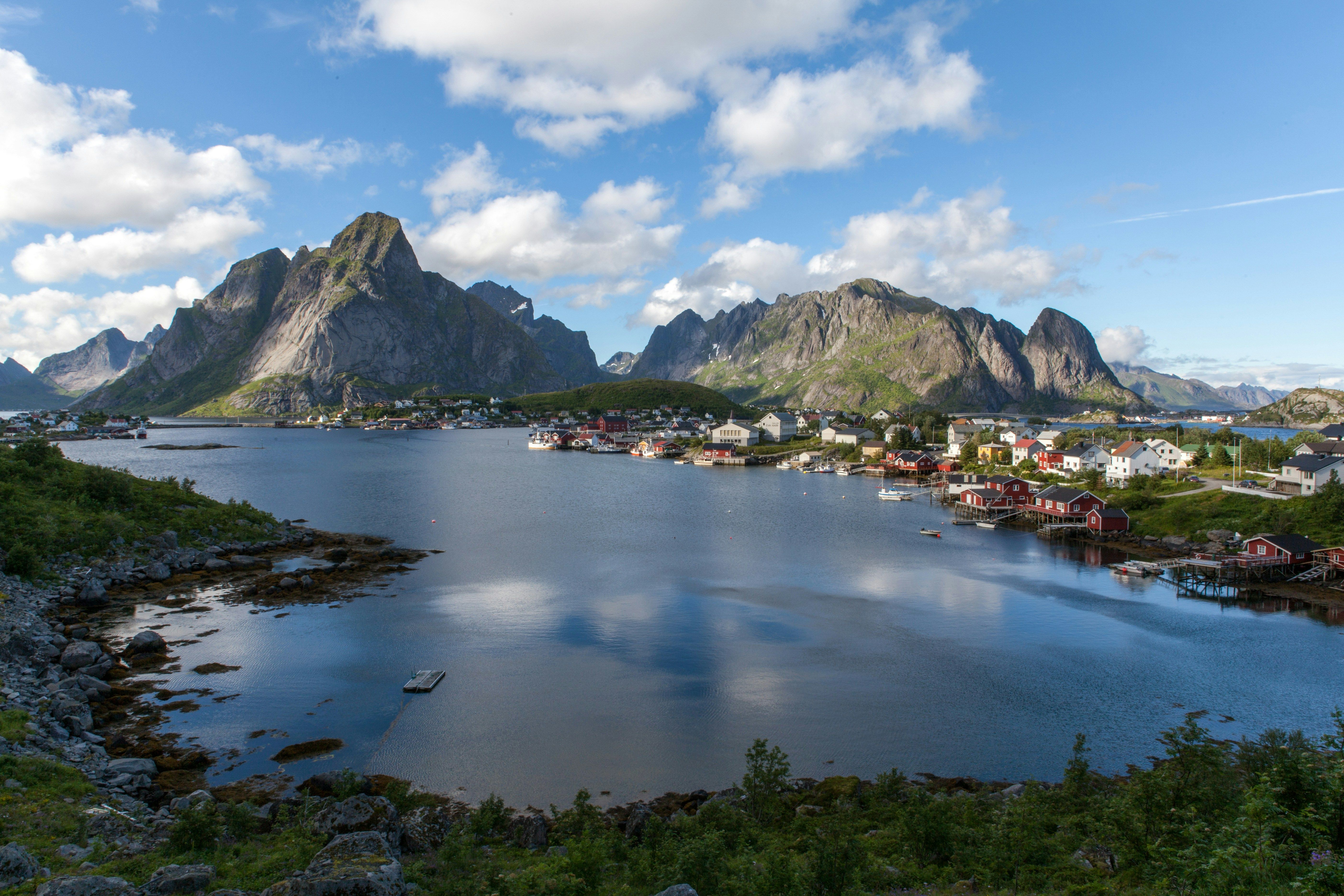 Vista panorámica de Reine desde el mirador, Islas Lofoten