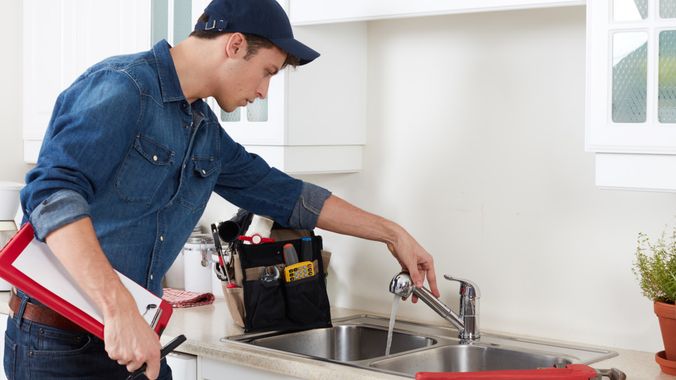 How to Address Common Rental Issues With Your Landlord