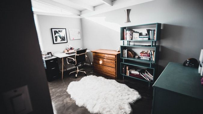 Creating a temporary home office in a small apartment