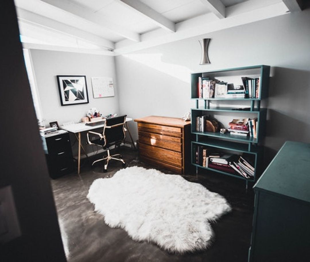 Creating a temporary home office in a small apartment
