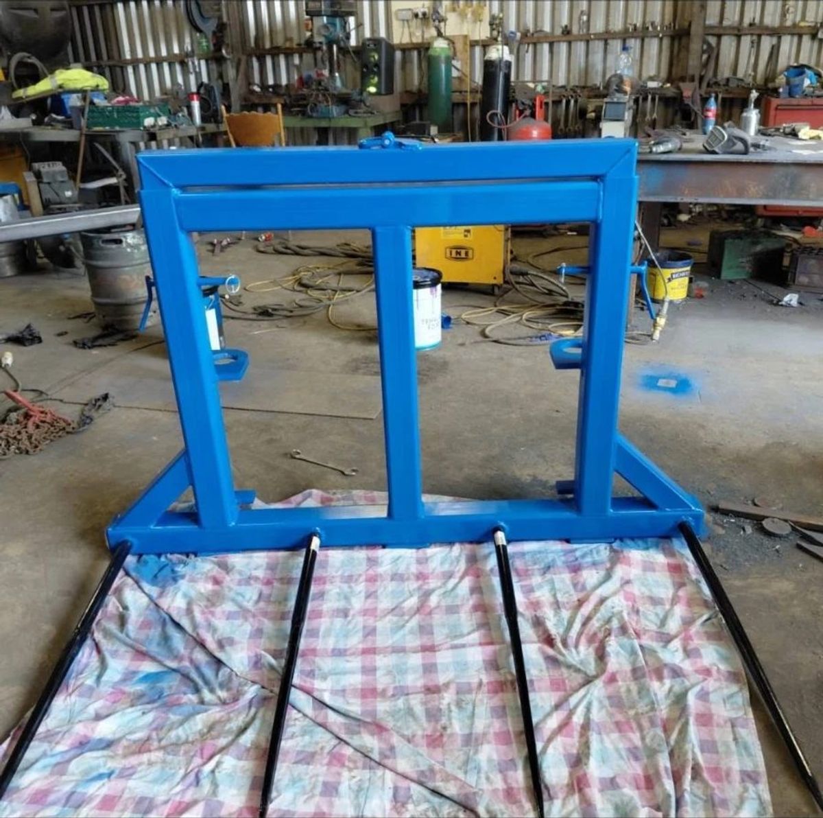 Blue bale spike frame with four tines