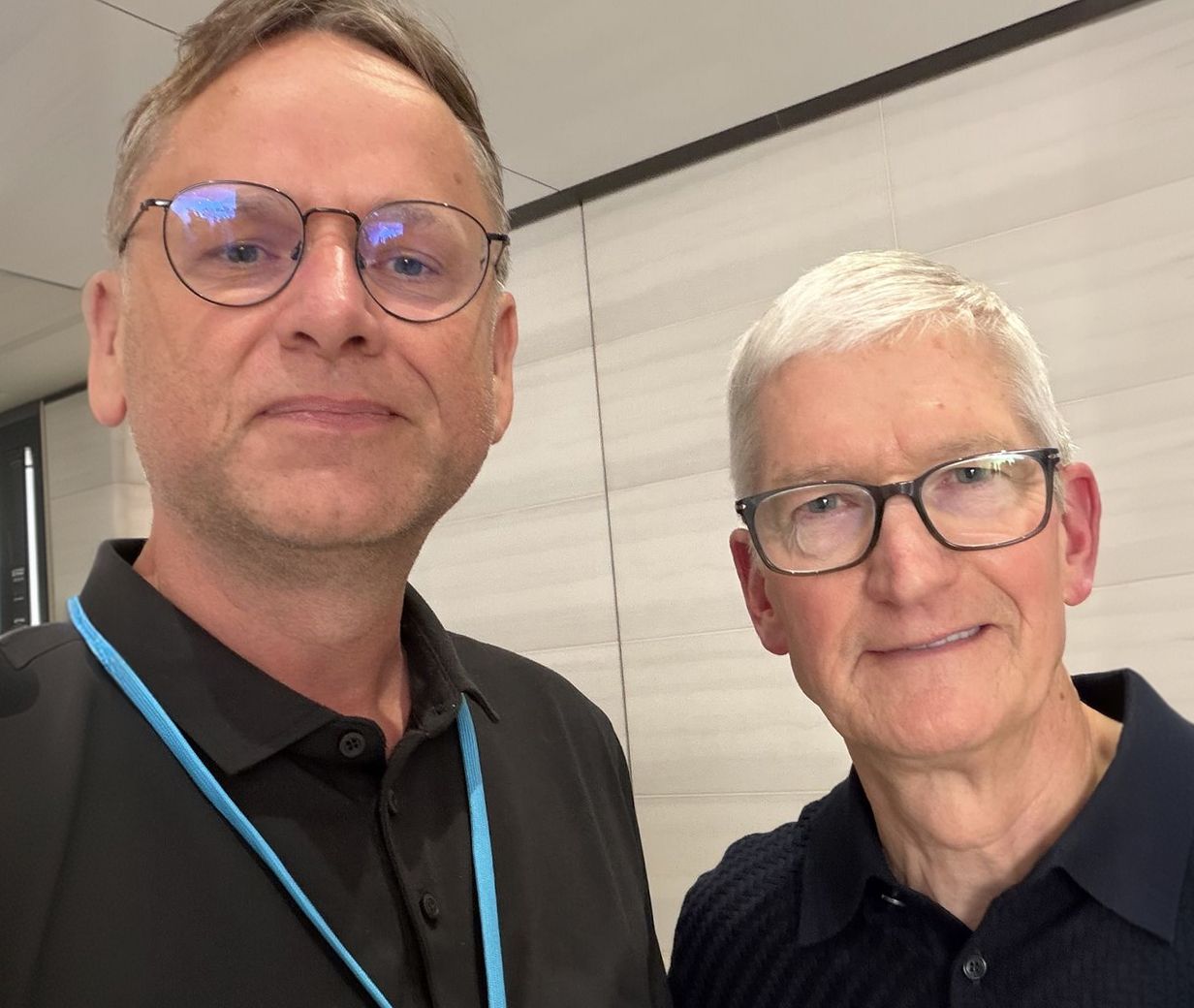 Steven Bakker and Tim Cook