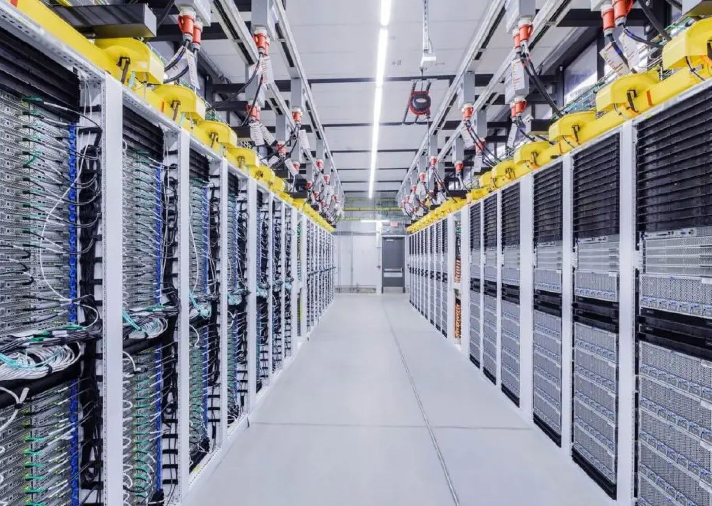 Microsoft Cloud & AI Infrastructure