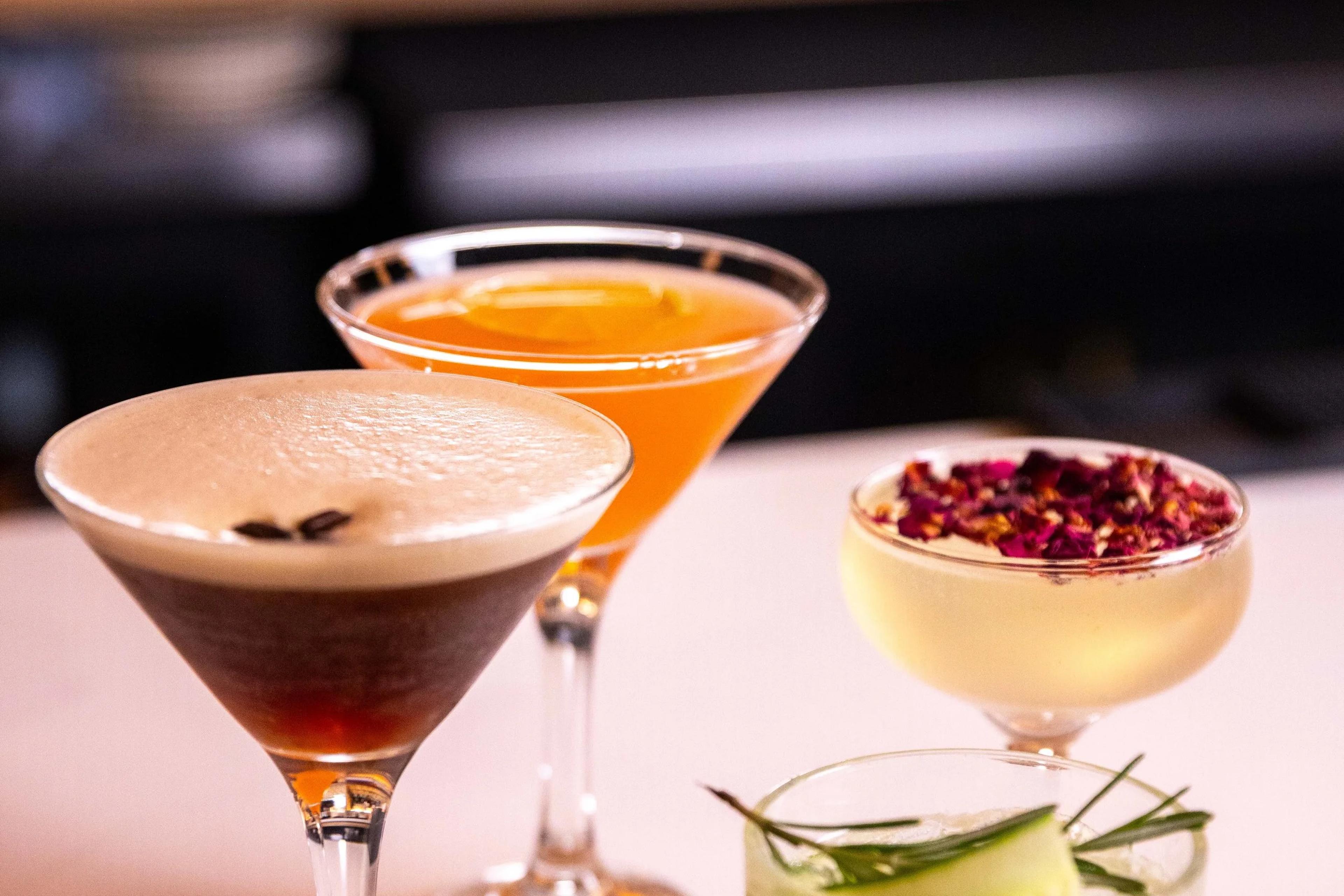 Happy hour drinks on the bar at Amélie DC