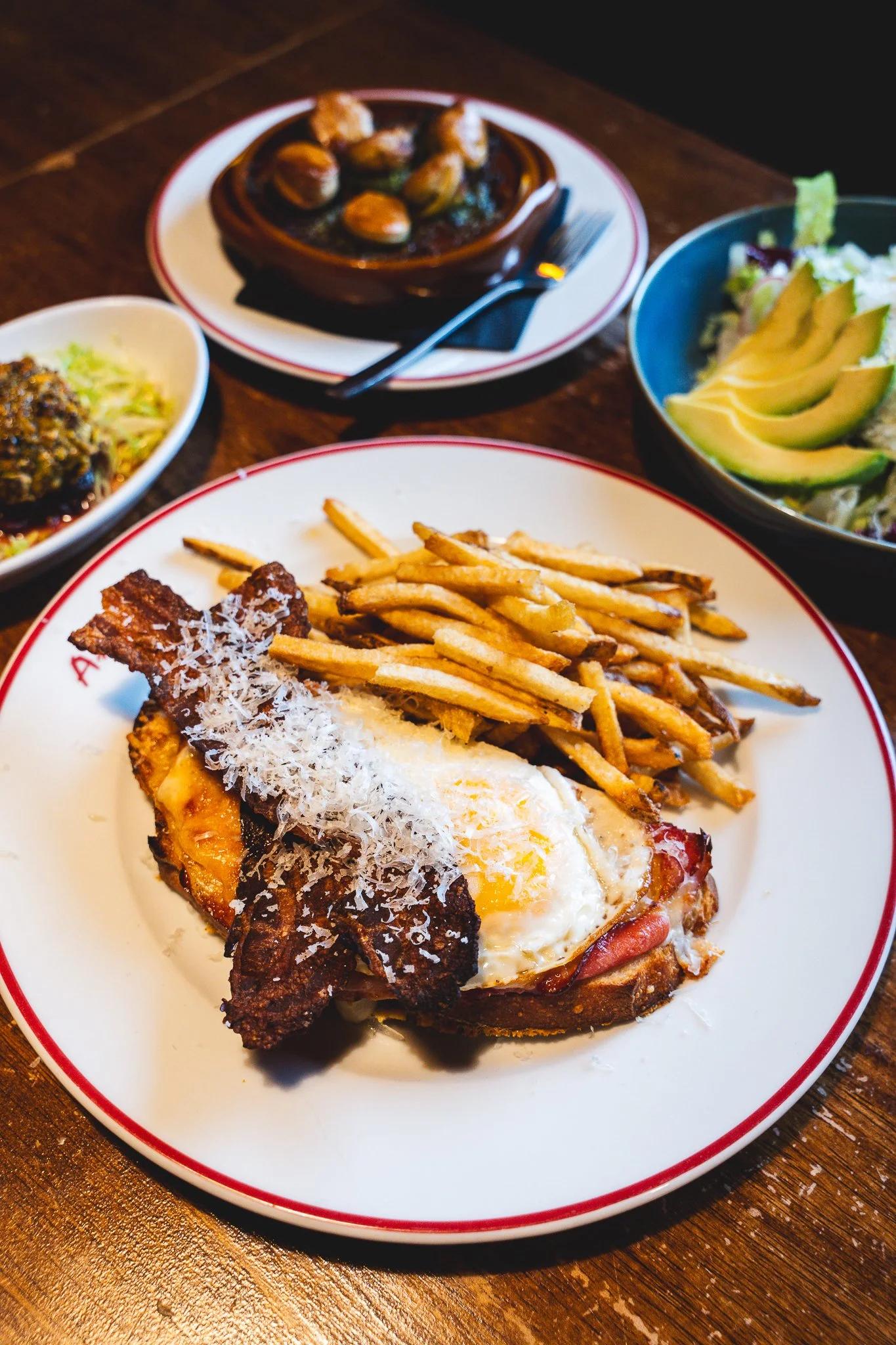 Parisian bistro atmosphere at Amélie DC