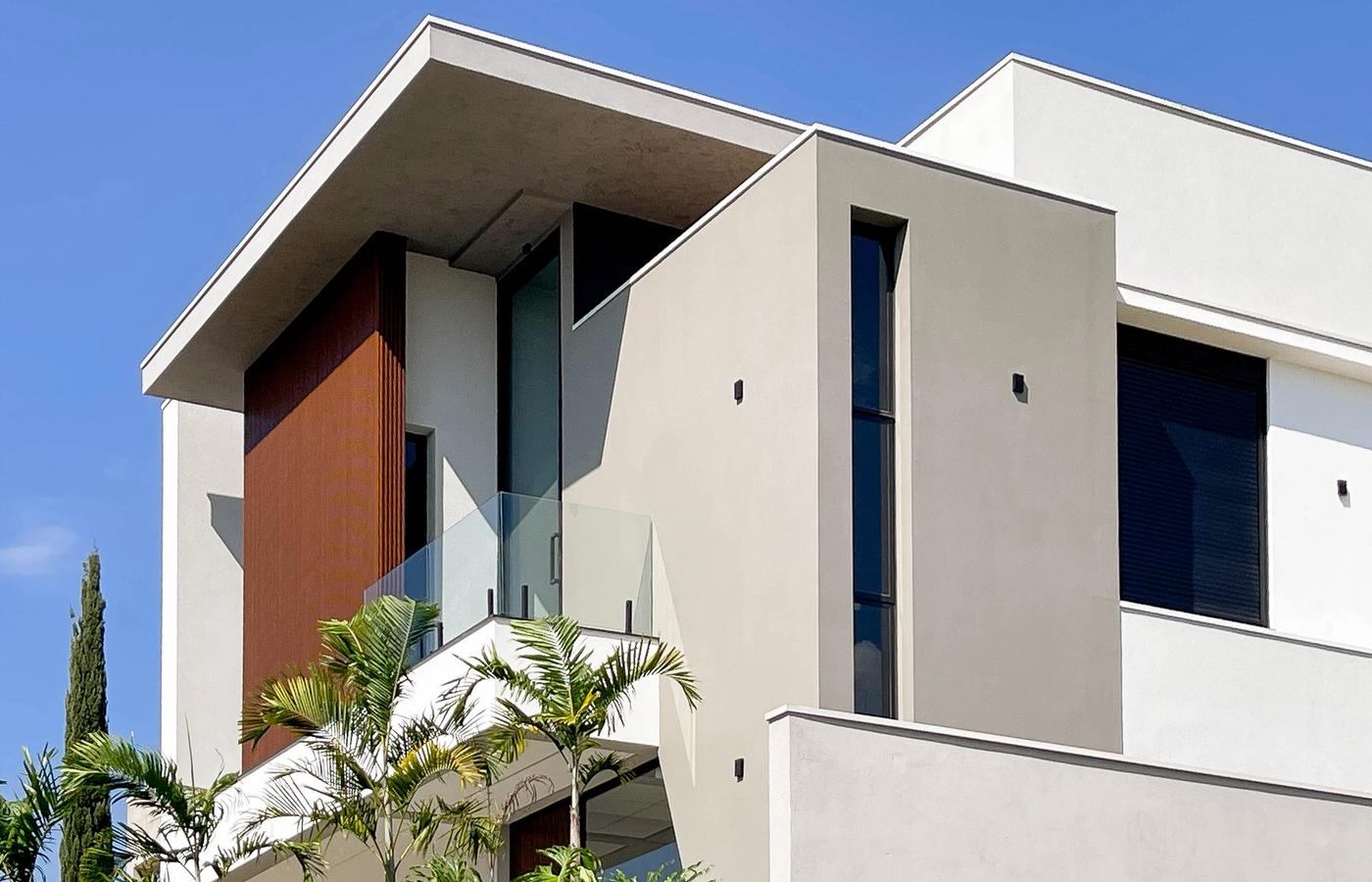 detalhe das aberturas verticais da casa