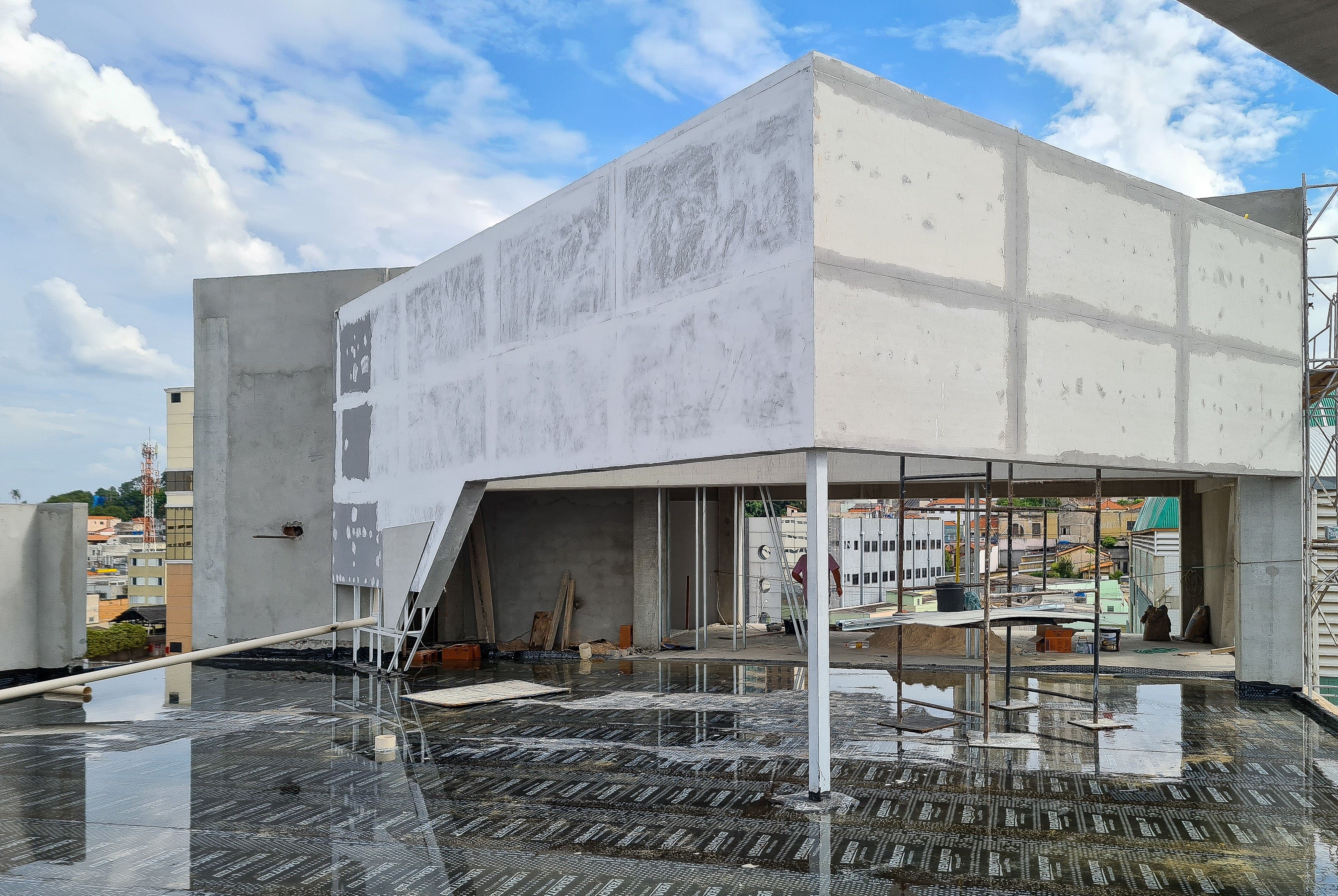 As formas do terraço durante o teste de estanqueidade da laje