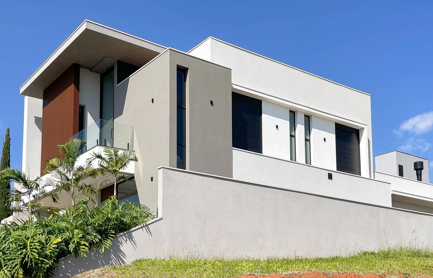 lateral direita da casa