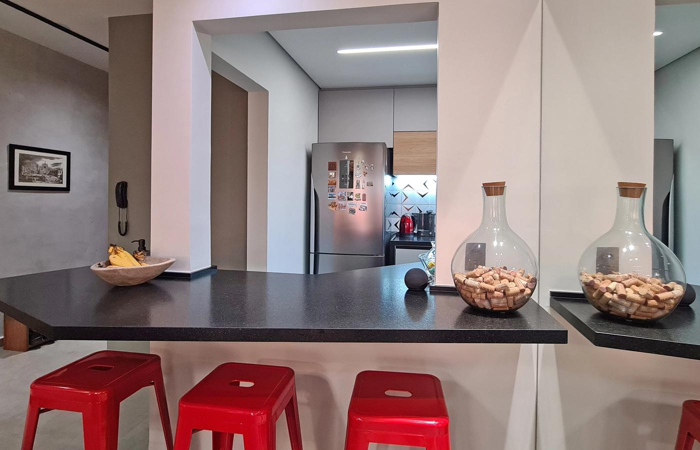balcão entre a cozinha e sala de jantar