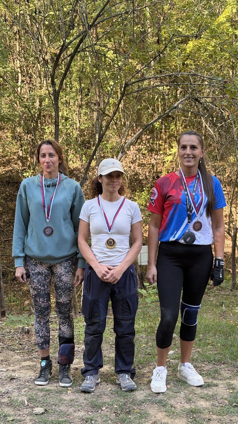 Takmičarke kategorije PCP Ladies sa medaljama