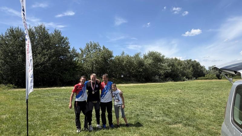 Proglašenje pobednika na livadi pored Field Target zastave
