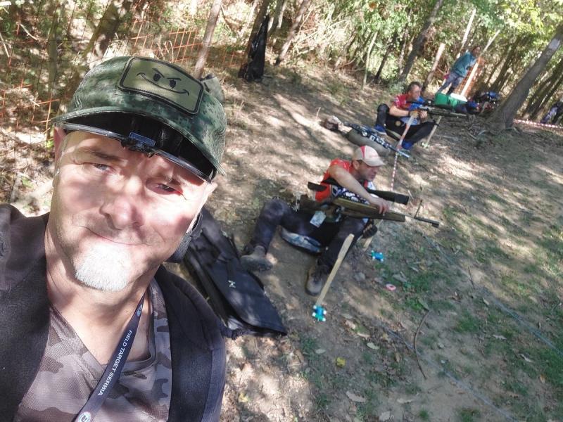 Selfi na stazi, iza takmičari na stajalištima