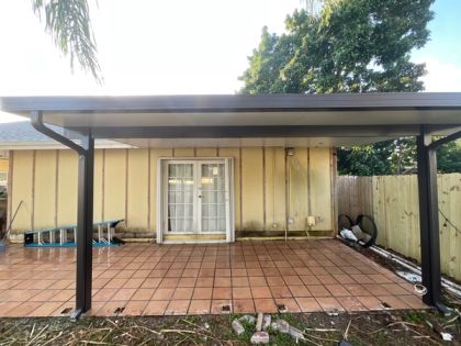 Powder-coated aluminum pergola finish in Wellington, Palm Beach County, South Florida