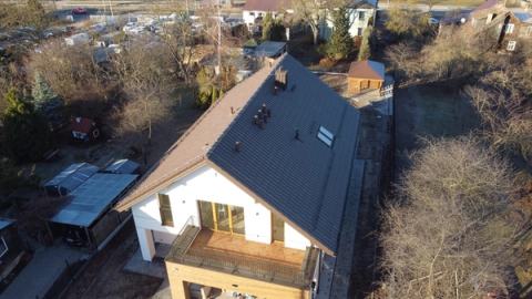 Dom z rozbudowanym dachem — zdjęcie 8