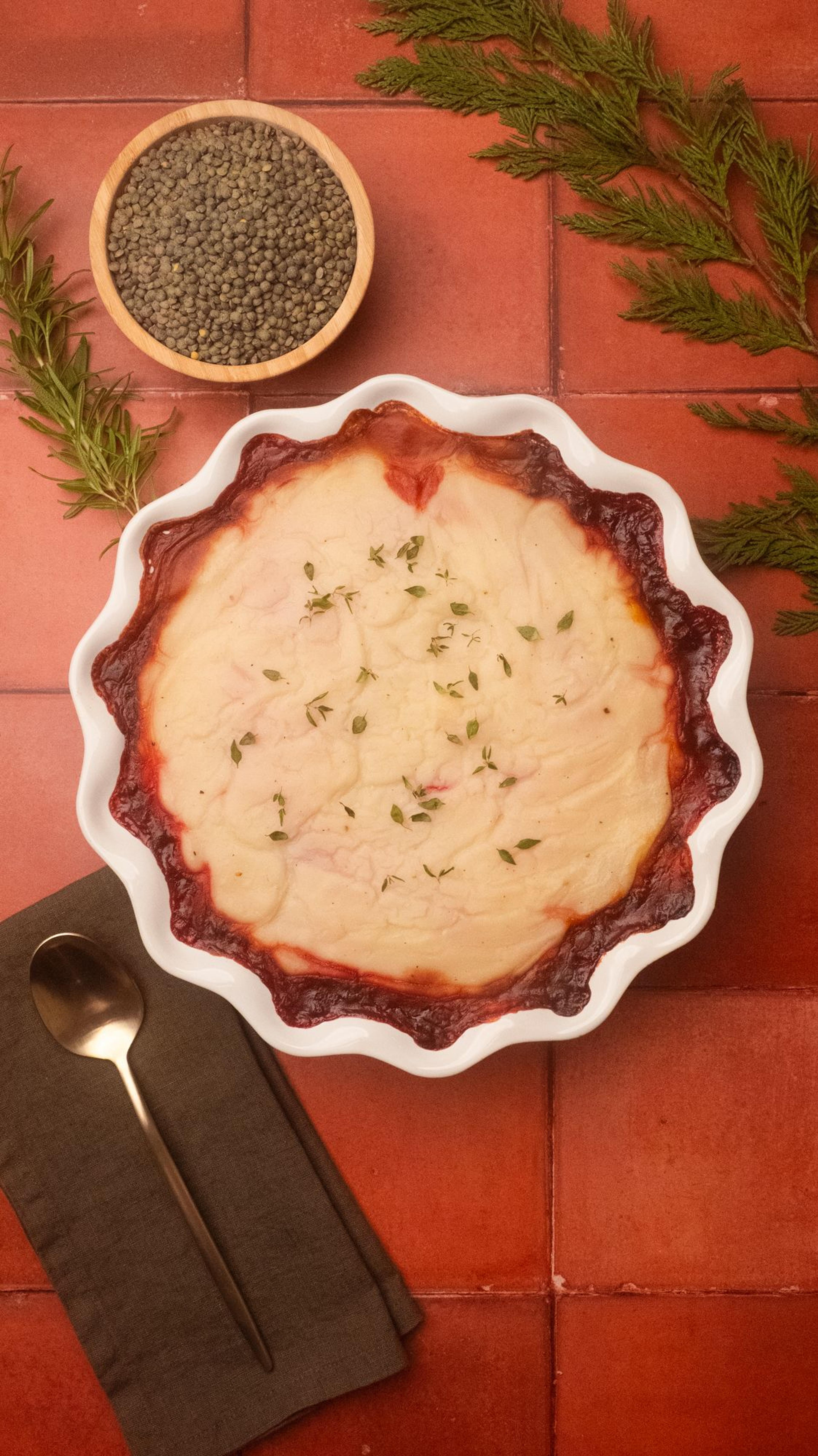 For your holiday feasting 🥧 Equally comfortable as a side or as the main event, our Vegan Shepherd’s Pie is a hot, hearty dish full of savory root vegetables and nourishing lentils 🍽️