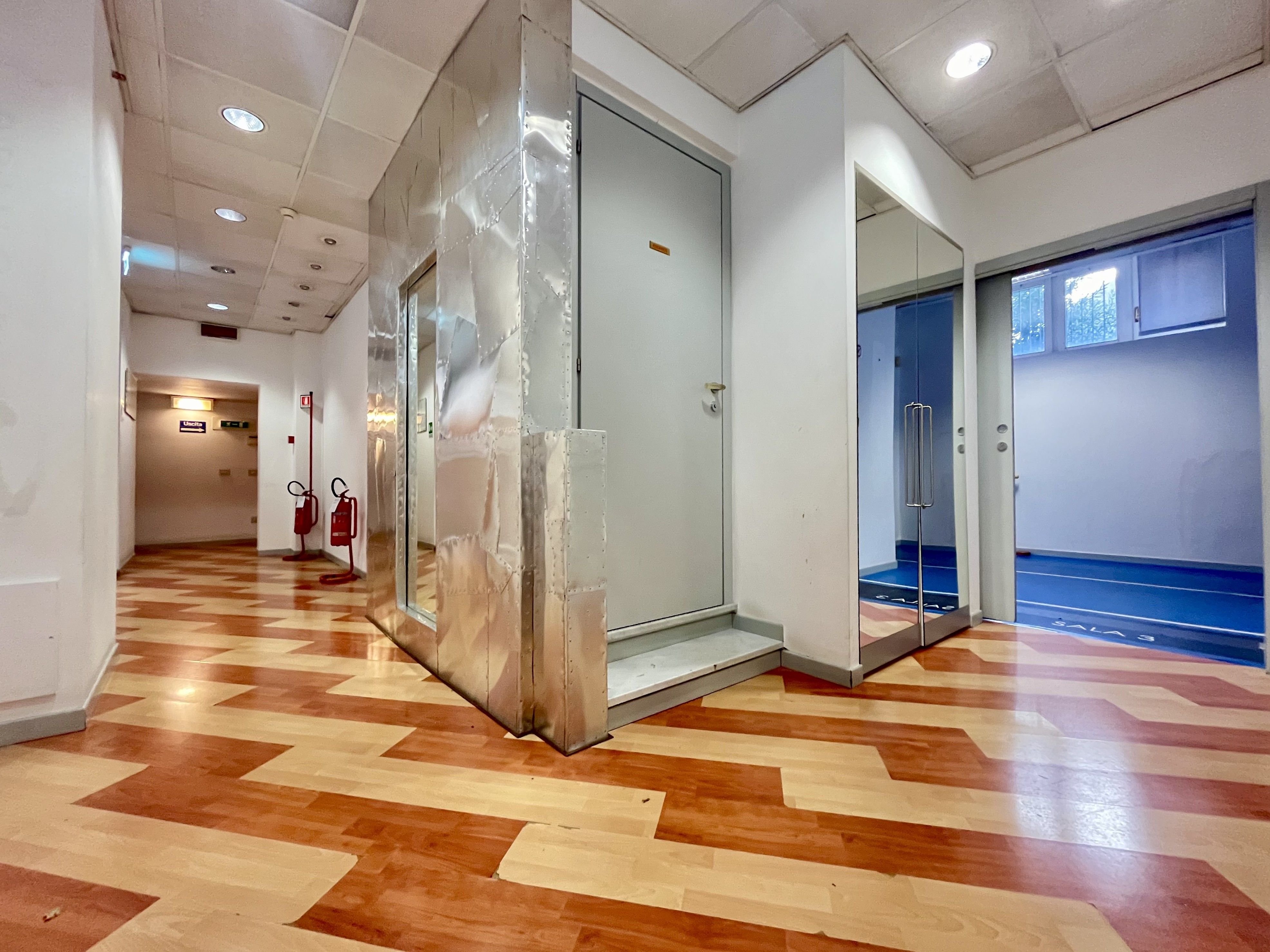corridoio, luci, porta, finestra, spazio commerciale