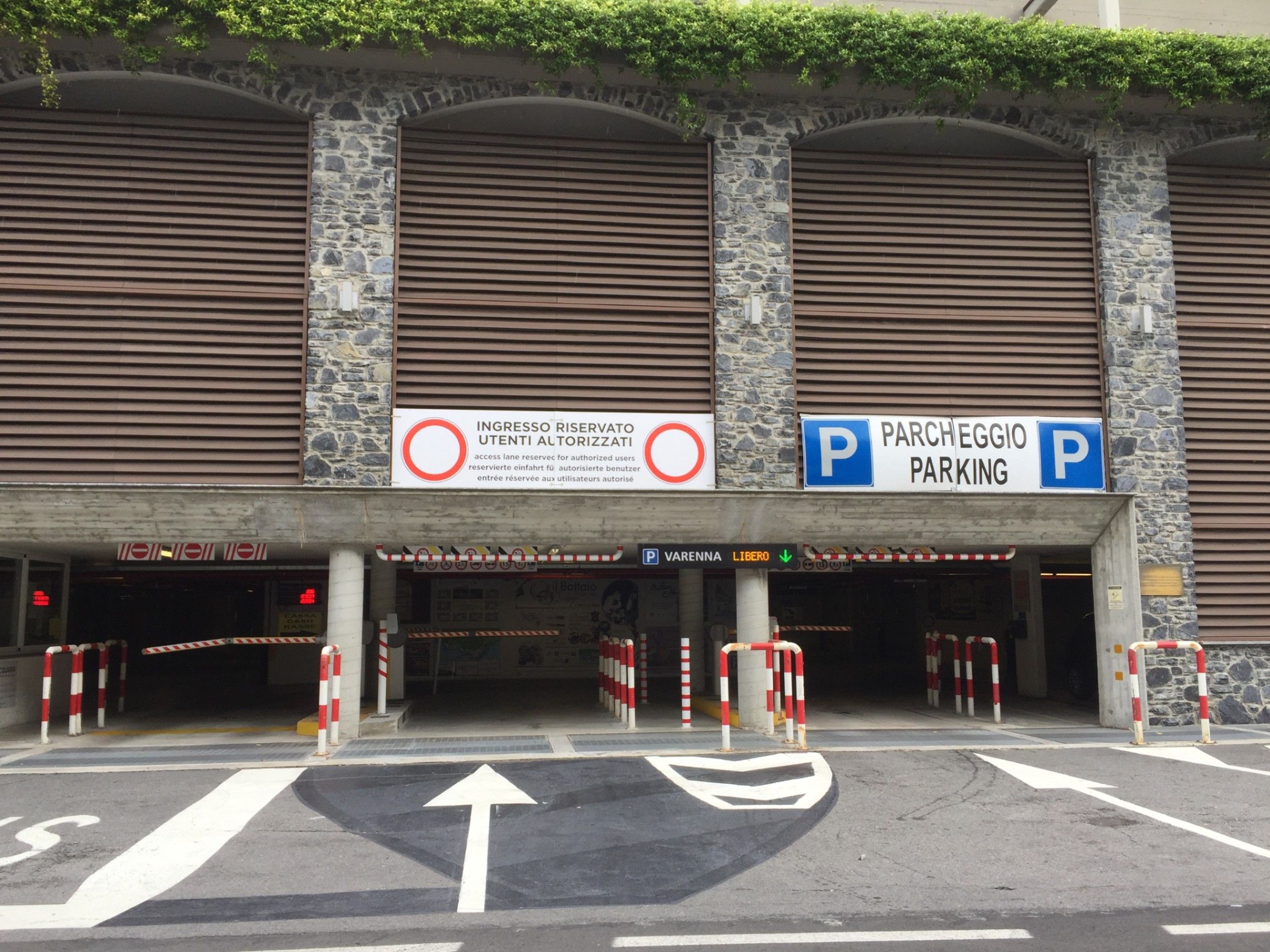 ingresso parchceggio, dissuasori, segnaletica