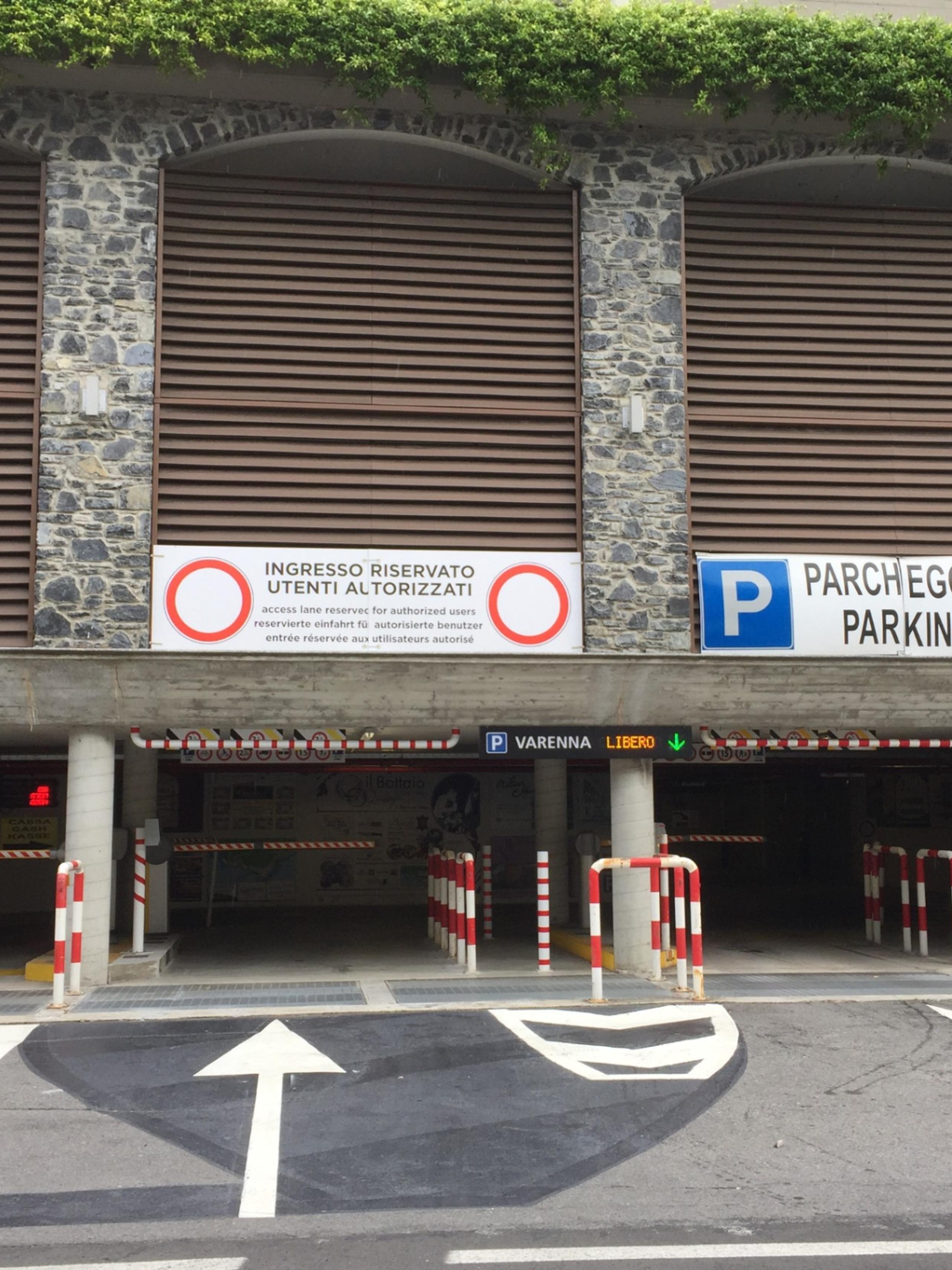 ingresso parchceggio, dissuasori, segnaletica