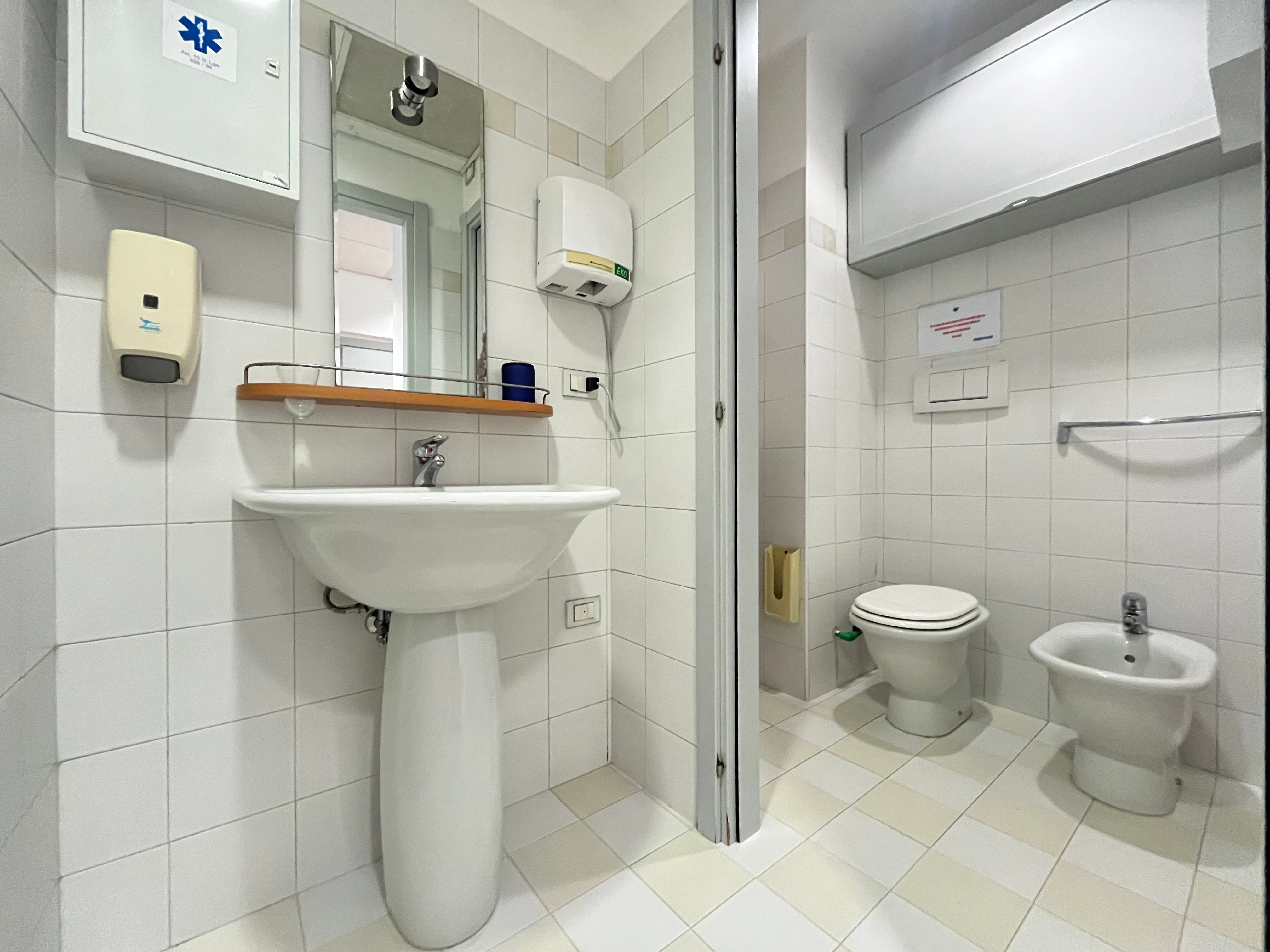 bagno, gabinetto, water, bidet, specchio, lavandino