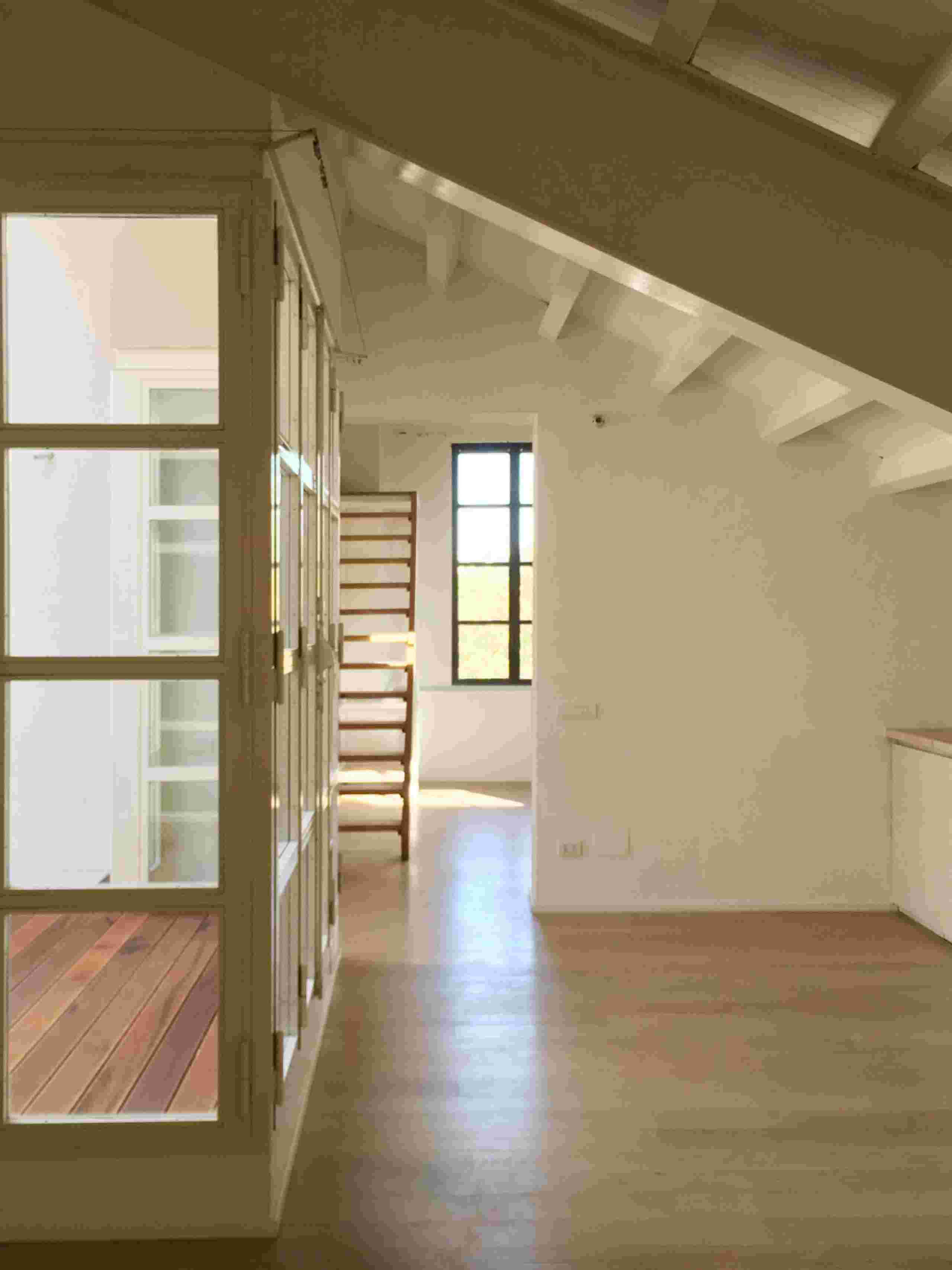 Finestra terrazzo con vista loft Fondazione Prada