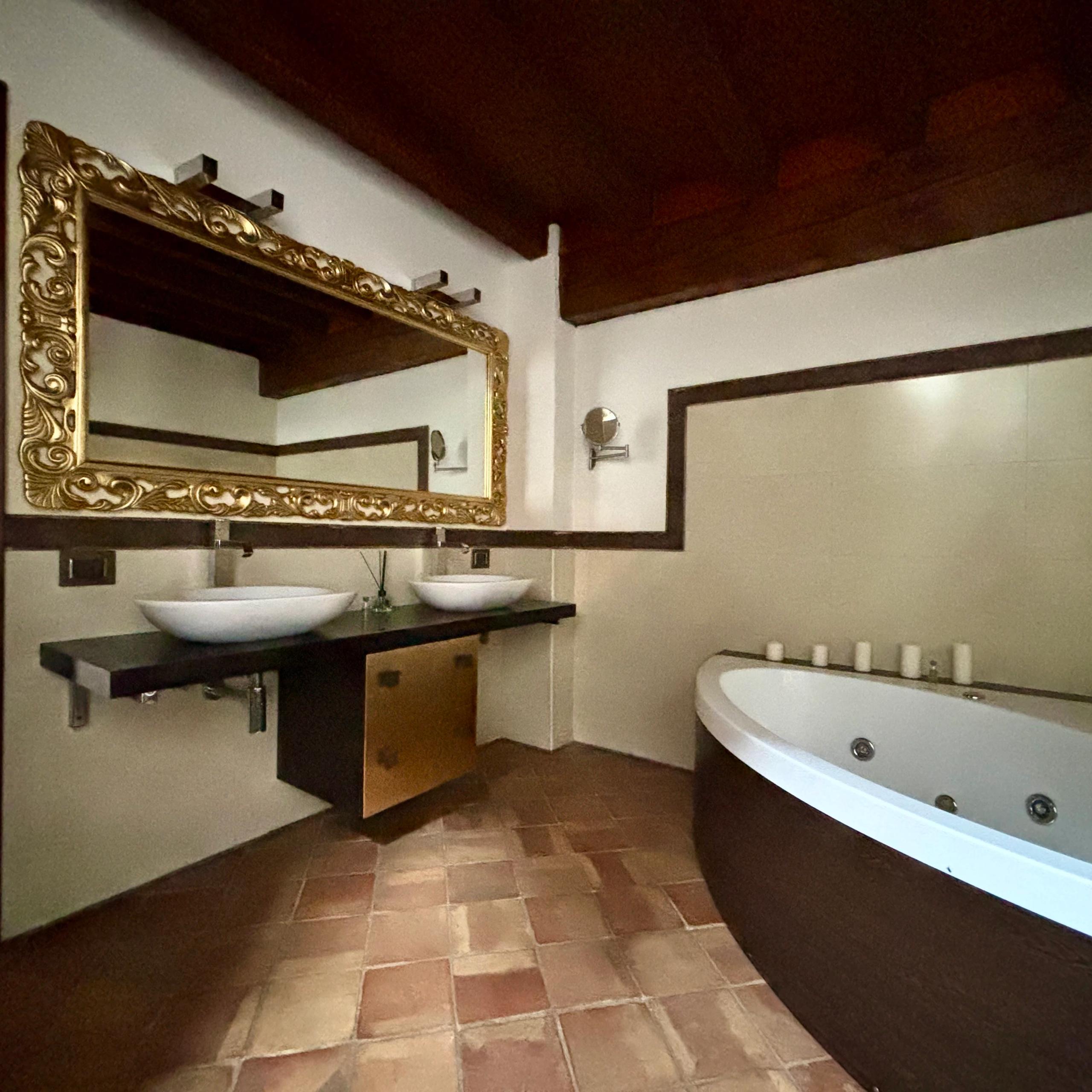 bagno, vasca, lavandino, specchio